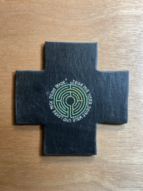 Kreuz mit Psalmspruch und Labyrinth (22 Euro)